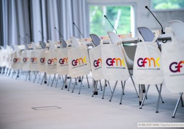 Gleichstellungsministerkonferenz 2025 in Nordrhein-Westfalen: 35. Konferenz der Gleichstellungs- und Frauenministerinnen und -minister, -senatorinnen und -senatoren der Länder (Photocredit: Copyright MKJFGFI NRW / Sascha Schürmann).