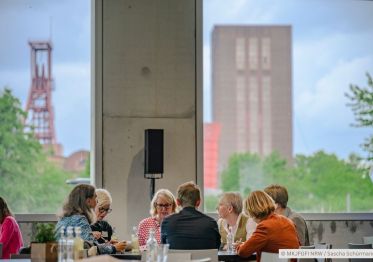 Gleichstellungsministerkonferenz 2025 in Nordrhein-Westfalen: 35. Konferenz der Gleichstellungs- und Frauenministerinnen und -minister, -senatorinnen und -senatoren der Länder (Photocredit: Copyright MKJFGFI NRW / Sascha Schürmann).