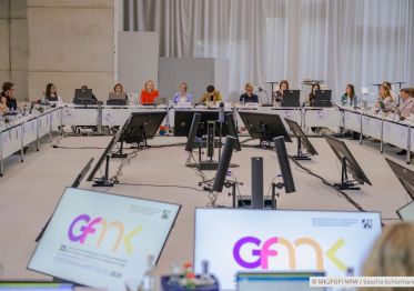 Gleichstellungsministerkonferenz 2025 in Nordrhein-Westfalen: 35. Konferenz der Gleichstellungs- und Frauenministerinnen und -minister, -senatorinnen und -senatoren der Länder (Photocredit: Copyright MKJFGFI NRW / Sascha Schürmann).