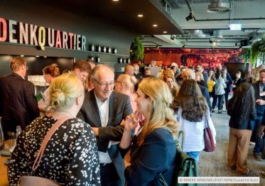 Das Bild zeigt Impressionen vom Fachkongress Vielfalt am Arbeitsmarkt am 23. Mai 2024 in der Denkfabrik im Lindner Congress Hotel in Düsseldorf (Photocredit: © MWIKE NRW/MKJFGFI NRW/Susanne Kurz).