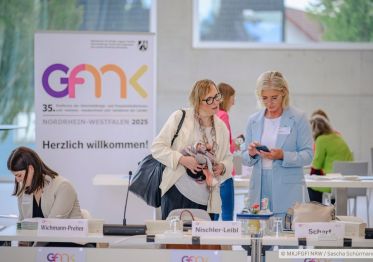 Gleichstellungsministerkonferenz 2025 in Nordrhein-Westfalen: 35. Konferenz der Gleichstellungs- und Frauenministerinnen und -minister, -senatorinnen und -senatoren der Länder (Photocredit: Copyright MKJFGFI NRW / Sascha Schürmann).