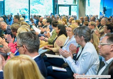 Das Bild zeigt Impressionen vom Fachkongress Vielfalt am Arbeitsmarkt am 23. Mai 2024 in der Denkfabrik im Lindner Congress Hotel in Düsseldorf (Photocredit: © MWIKE NRW/MKJFGFI NRW/Susanne Kurz).