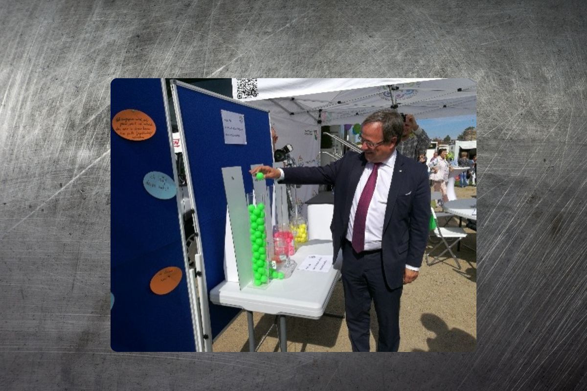 NRW-Ministerpräsident Armin Laschet bei der Ehrenamtstour.NRW 2018/19.