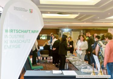 Das Bild zeigt Impressionen vom Fachkongress Vielfalt am Arbeitsmarkt am 23. Mai 2024 in der Denkfabrik im Lindner Congress Hotel in Düsseldorf (Photocredit: © MWIKE NRW/MKJFGFI NRW/Susanne Kurz).
