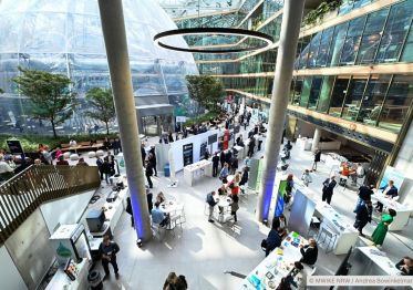 Das Bild zeigt Impressionen der Veranstaltung „Innovationskongress NRW 2025" am EUREF Campus in Düsseldorf (Photocredit: Copyright MWIKE NRW / Andrea Bowinkelmann).