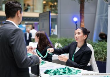 Das Bild zeigt Impressionen der Veranstaltung „Innovationskongress NRW 2025" am EUREF Campus in Düsseldorf (Photocredit: Copyright MWIKE NRW / Andrea Bowinkelmann).
