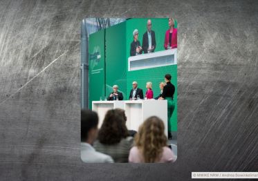 Das Bild zeigt Impressionen der Veranstaltung &bdquo;Innovationskongress NRW 2025" am EUREF Campus in D&uuml;sseldorf (Photocredit: Copyright MWIKE NRW / Andrea Bowinkelmann).