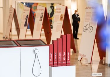 Das Bild zeigt Impressionen zur Wanderausstellung zu NS-Gedenkst&auml;tten &ndash; Objektgeschichten aus Gedenkst&auml;tten in NRW.