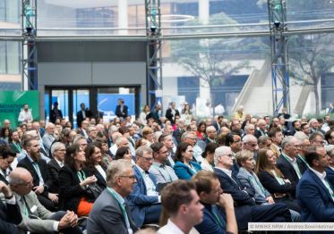 Das Bild zeigt Impressionen der Veranstaltung „Innovationskongress NRW 2025" am EUREF Campus in Düsseldorf (Photocredit: Copyright MWIKE NRW / Andrea Bowinkelmann).