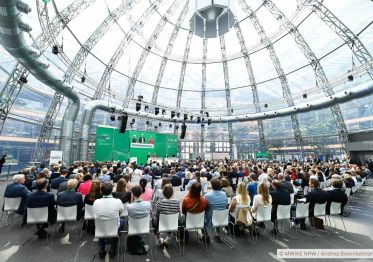 Das Bild zeigt Impressionen der Veranstaltung &bdquo;Innovationskongress NRW 2025" am EUREF Campus in D&uuml;sseldorf (Photocredit: Copyright MWIKE NRW / Andrea Bowinkelmann).