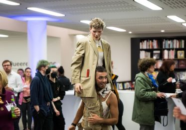 Das Bild zeigt Impressionen der Veranstaltung &bdquo;Frei und gleich an W&uuml;rde und Rechten &ndash; Trans-Rechte sind Menschenrechte&ldquo; am 4. Dezember 2025 im K20 in D&uuml;sseldorf.